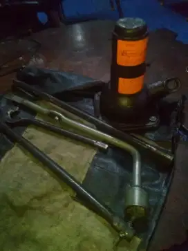 Dongkrak set Toyota inova