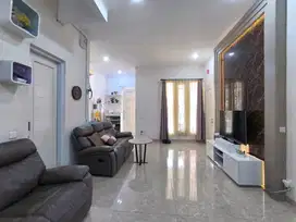 Dijual Rumah 2 lt Semi furnished Siap huni di Topaz PHG GS