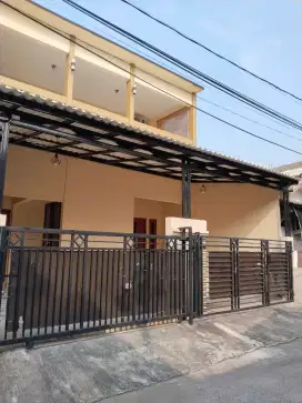 Disewakan rumah mewah bangunan baru tingkat di pekayon bebas banjir
