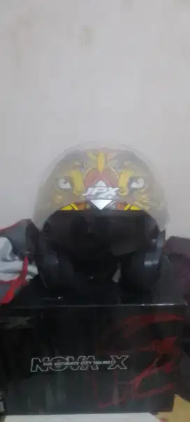 Helm JPX motif Garuda
