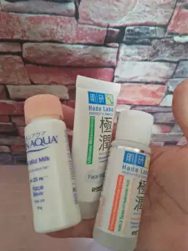 Serum, moisturizer, sunscreen, dll