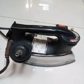 Setrika listrik uap air untuk konfeksi dan Laundry