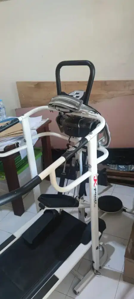 Tredmill olahraga mulus dan normal
