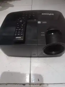LCD proyektor merk infocus IN114