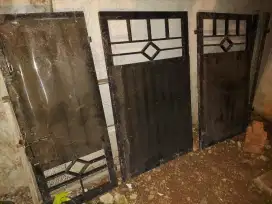 Dijual murah 1 set pagar besi hollow tebal model lipat bekas