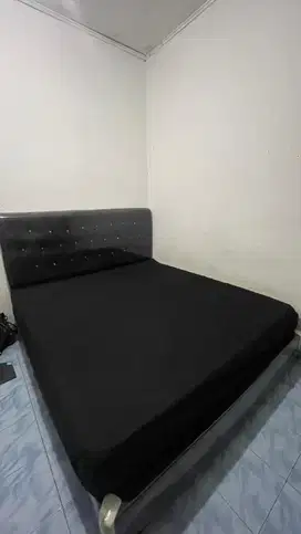Kasur + Dipan. Edisi pindahan