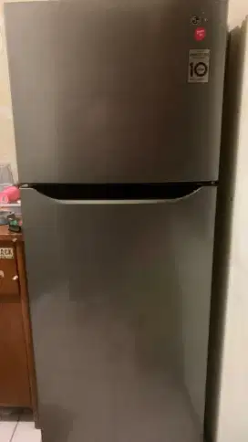 Kulkas 2 pintu merk LG