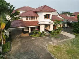 Dijual Rumah Mewah dengan Taman Luas di Pondok Labu JakSel