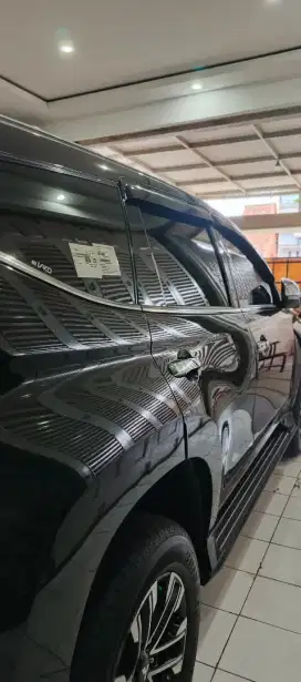 Mitsubishi pajero sport dakar warna hitam thn 2022
