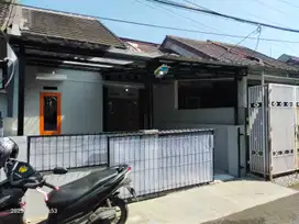 DI SEWAKAN RUMAH SIAP HUNI DI KOMPLEK CIWASTRA BANDUNG