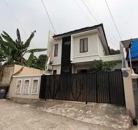 Rumah 2 Lantai Ada Kolam Renang Jati Padang Jakarta Selatan
