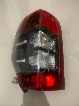 lampu belakang kiri triton gls 2023