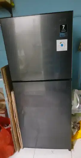 Kulkas 2 Pintu Merk Aqua Tipe AQR D 251