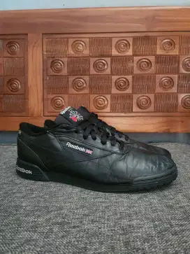 Preloved sepatu reebok classic sz 45 kulit asli original. Jarang ada