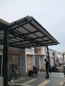 Kanopi baja ringan