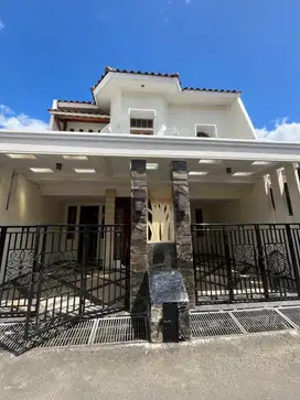 Rumah 2 Lantai Siap Huni Di Pondok Bambu Duren Sawit S8793