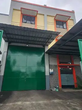 DISEWAKAN GUDANG LUAS 2000 ADA LIFT DI DAAN MOGOT