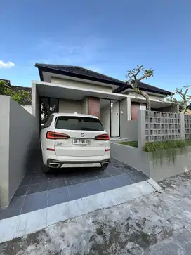 Rumah Modern Limasan Industrialis di Seyegan