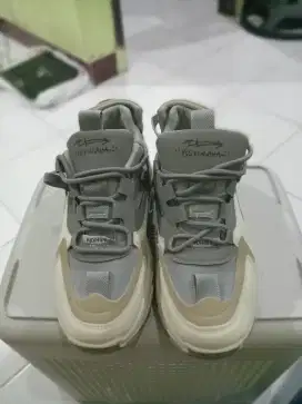 Sepatu running wanita