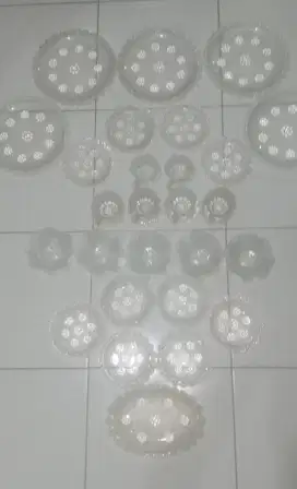 Perabotan kristal 1 set (piring, cangkir, mangkuk, dll)