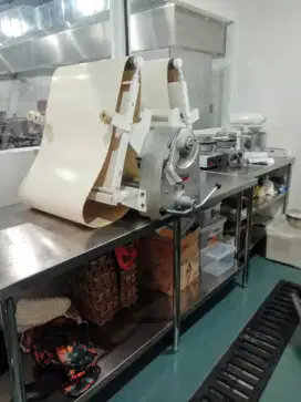 dough sheter. reverse. merk sung Hong made in TAIWAN.second