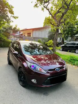 Fiesta hatchback matic velg TE 37, full billed, ganteng maksimal