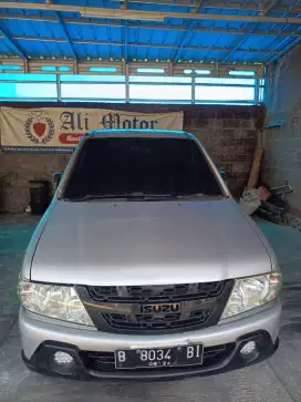 Mulus Isuzu Panther LM Smart 2.5 Manual Diesel Warna Silver Tahun 2005