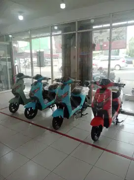 Uwinfly D65 Sepeda Dan Motor Listrik Cash & Kredit