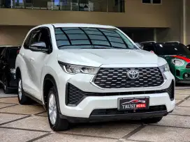 TOYOTA INNOVA ZENIX 2.0 V BENSIN AUTOMATIC 2023 PUTIH METALIK