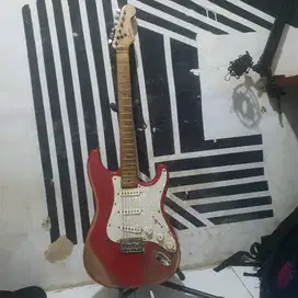 Dijual: Gitar Elektrik Squier Stratocaster by Fender (Custom Relic Red