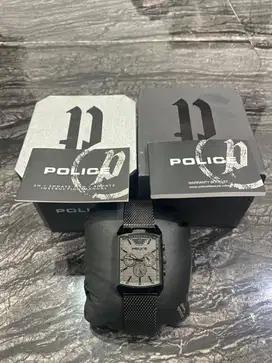 Jam Police Hitam