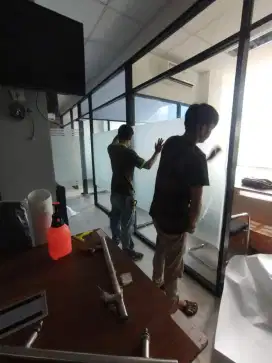 Jasa pemasangan sticker kaca film