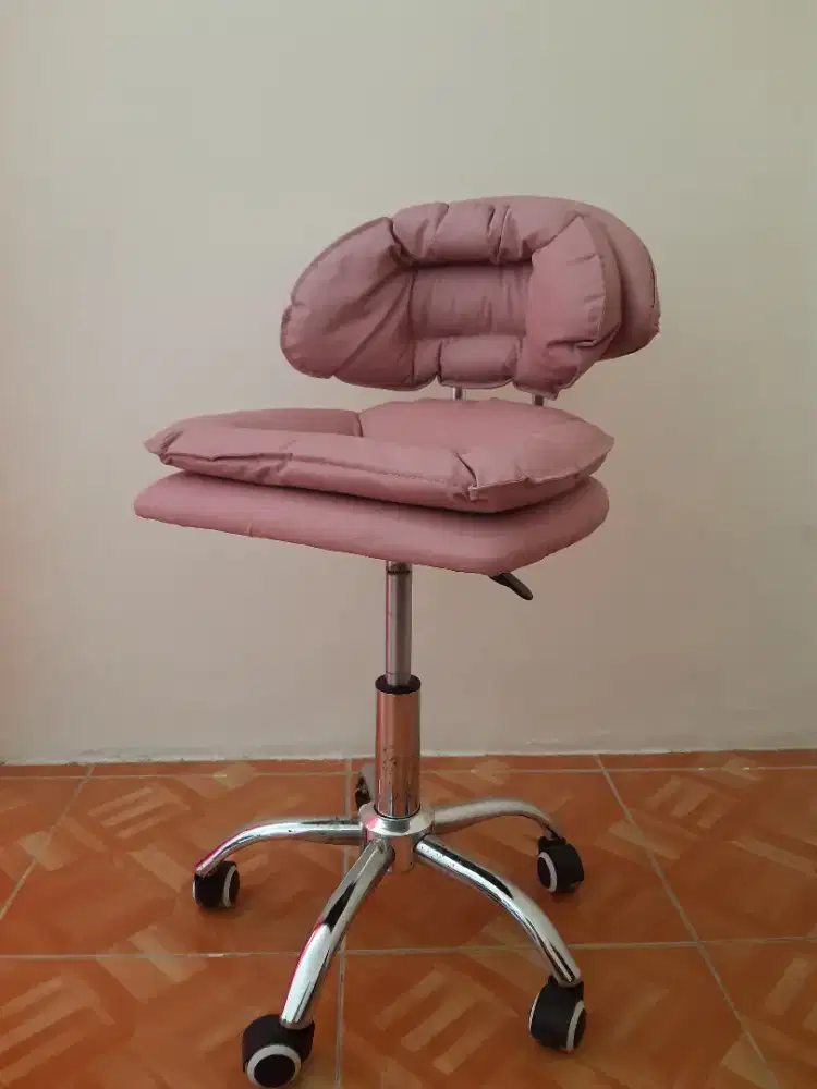 Kursi dengan roda