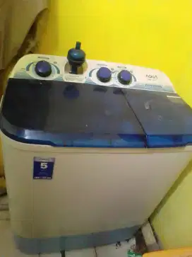 Mesin cuci Aqua