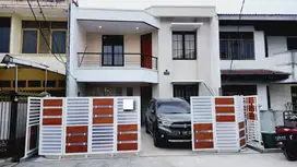Rumah second terawat dalam komplek billymoon pondok kelapa