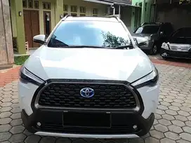 TOYOTA COROLLA CROSS HYBRID 2022 LOW KM