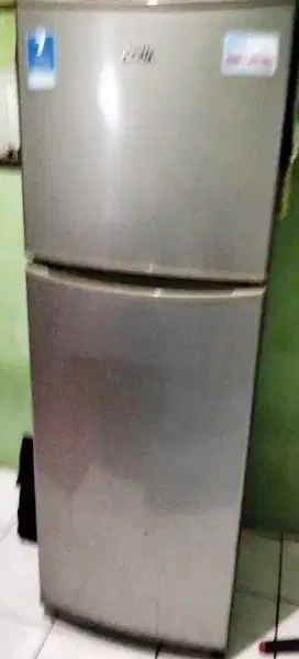 Kulkas 2 pintu Aqua