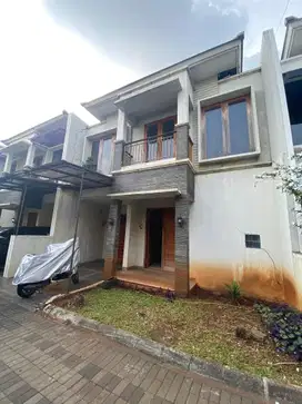 Dijual rumah dalam townhouse di kawasan mewah Mentemg Jakarta pusat