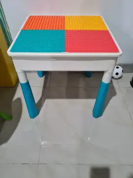 Toys Kingdom Set Meja dan 2 Kursi Anak