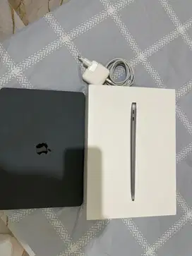 Di jual laptop jrang di pake macbook air m1
