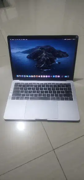 Macbook pro retina 2017 core i5