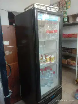 DI JUAL SHOWCASE