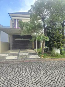 Sewa Pakuwon Indah 2 Lantai Terawat AC