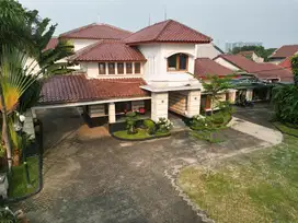 Dijual Rumah Mewah dengan Taman Luas di Pondok Labu JakSel
