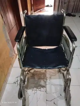 Kursi roda bekas rasa baru