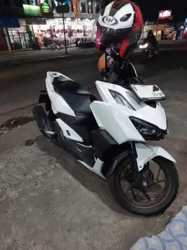 Motor Vario 160 Putih CBS ISS 2023