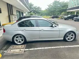 BMW E90 320i Tahun 2008 – Kondisi Siap Pakai