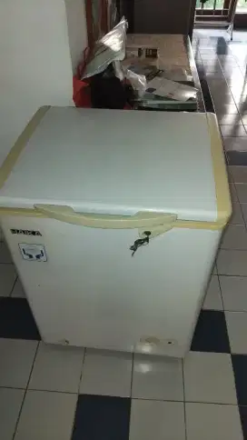 DIJUAL FREEZER SECOND