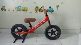 Sepeda Anak London Taxi Balance Bike 12 Inch - Red (Preloved)