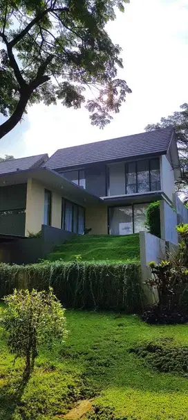 Dijual Vila MURAH di daerah GolF Mansion,Trawas